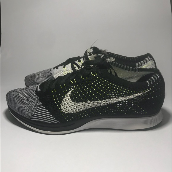 Nike Flyknit Racer Black White Volt - Picture 2 of 3